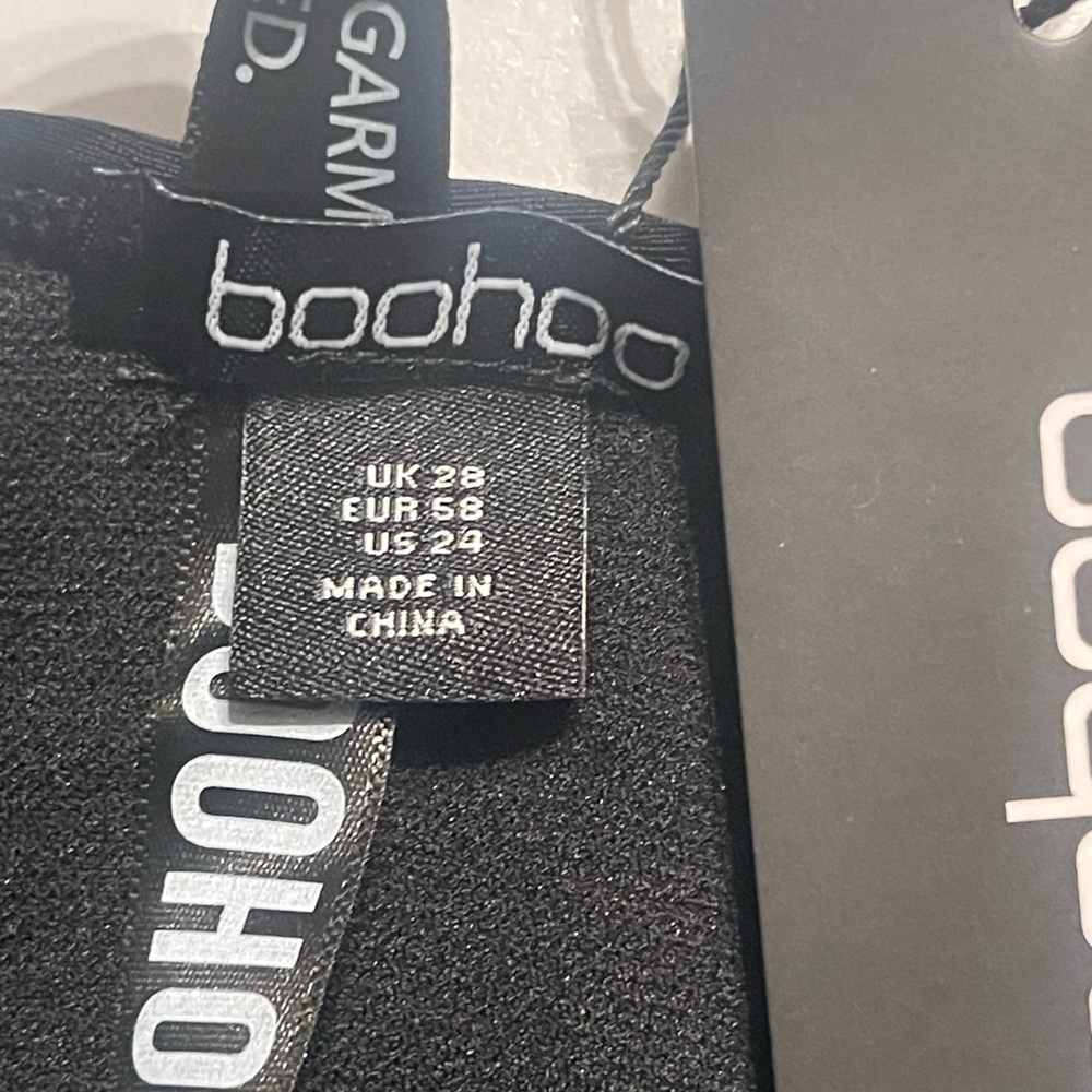 Boo Hoo Women’s Plus Size 24 Black One Piece Swimsuit NWT - Picture 8 of 9